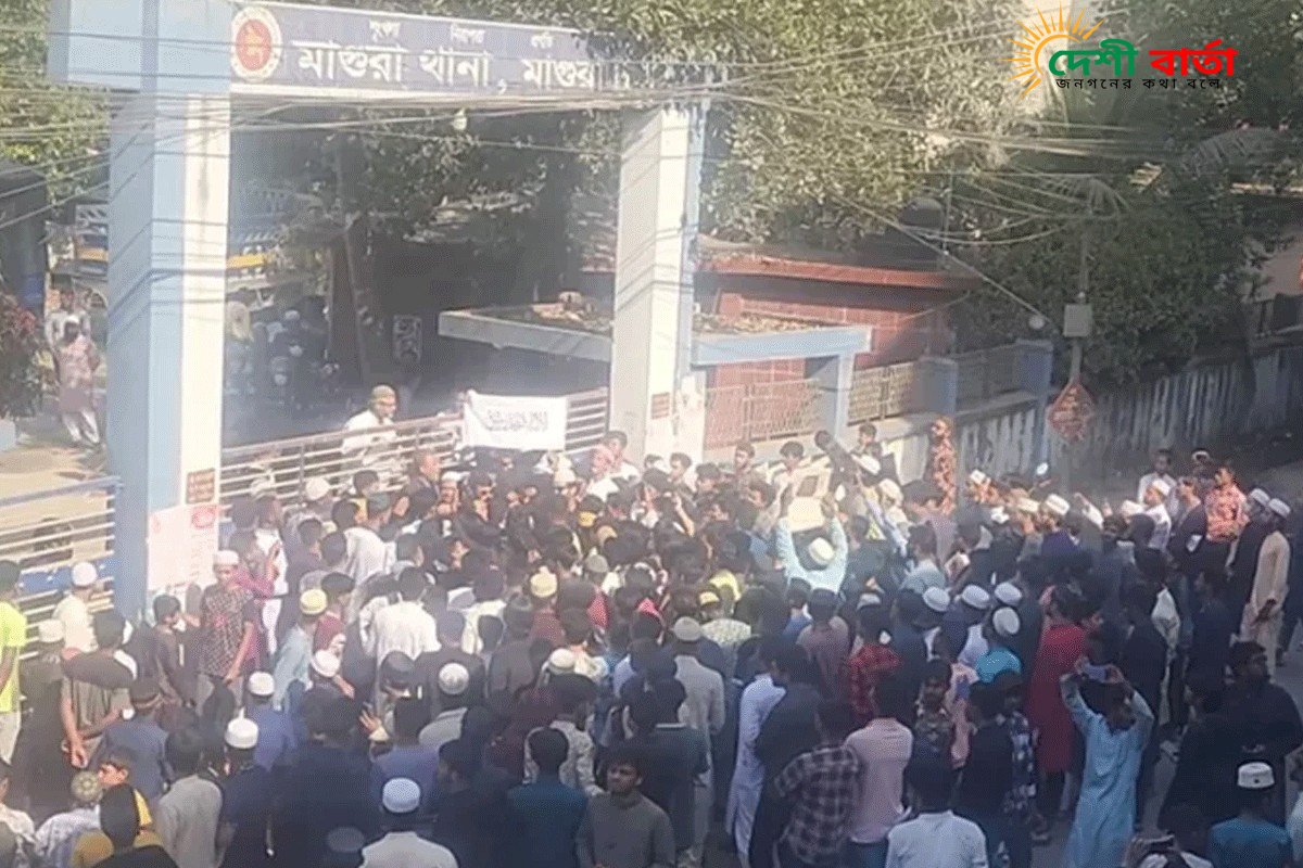 মাগুরায় শিশু ধর্ষণের প্রতিবাদে থানা ঘেরাও ও বিক্ষোভ