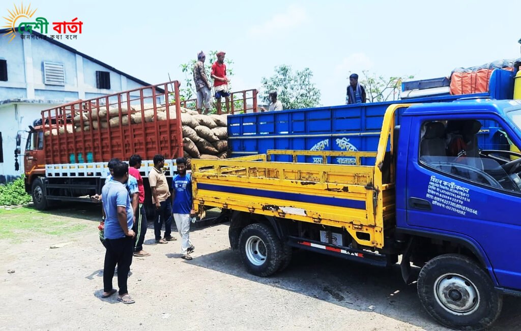 ভারত থেকে হিলি স্থলবন্দর দিয়ে এসেছে ২১ টন কচুর লতি।