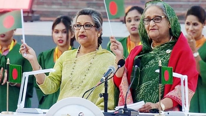 গণ–অভ্যুত্থানে পদত্যাগে অনীহা, সামরিক পরামর্শে শেখ হাসিনার প্রতিক্রিয়া
