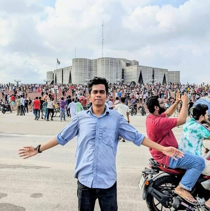 ঢাকা বিশ্ববিদ্যালয়ের শিক্ষার্থী ও ছাত্রদল নেতা শাহরিয়ার আলম সাম্য হত্যাকাণ্ডে জড়িত সন্দেহে তিনজনকে গ্রেপ্তার করেছে শাহবাগ থানা পুলিশ।