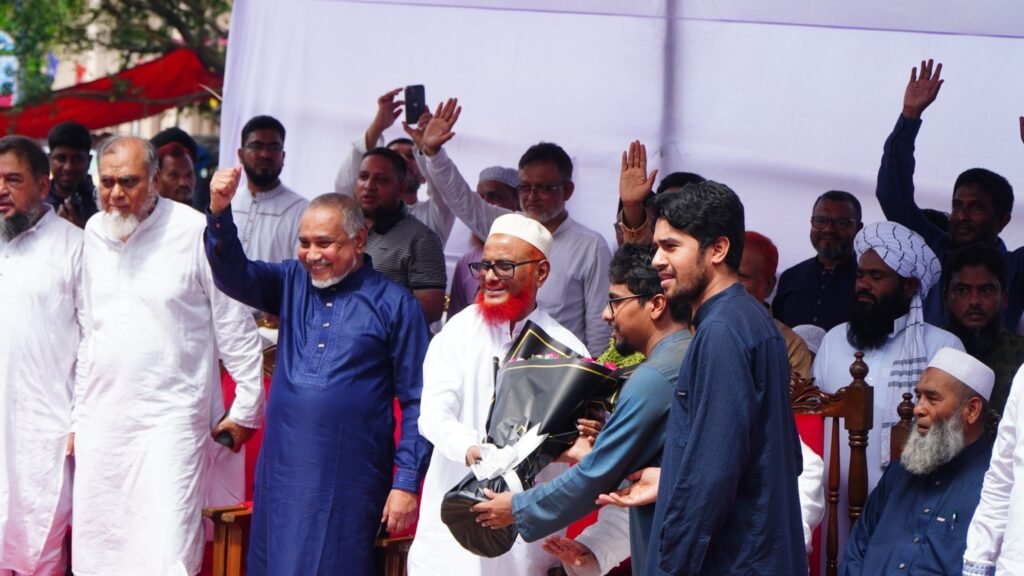 ১৩ বছর পর মুক্ত হয়ে শাহবাগে জনতার উদ্দেশে বক্তব্য রাখলেন এটিএম আজহারুল ইসলাম