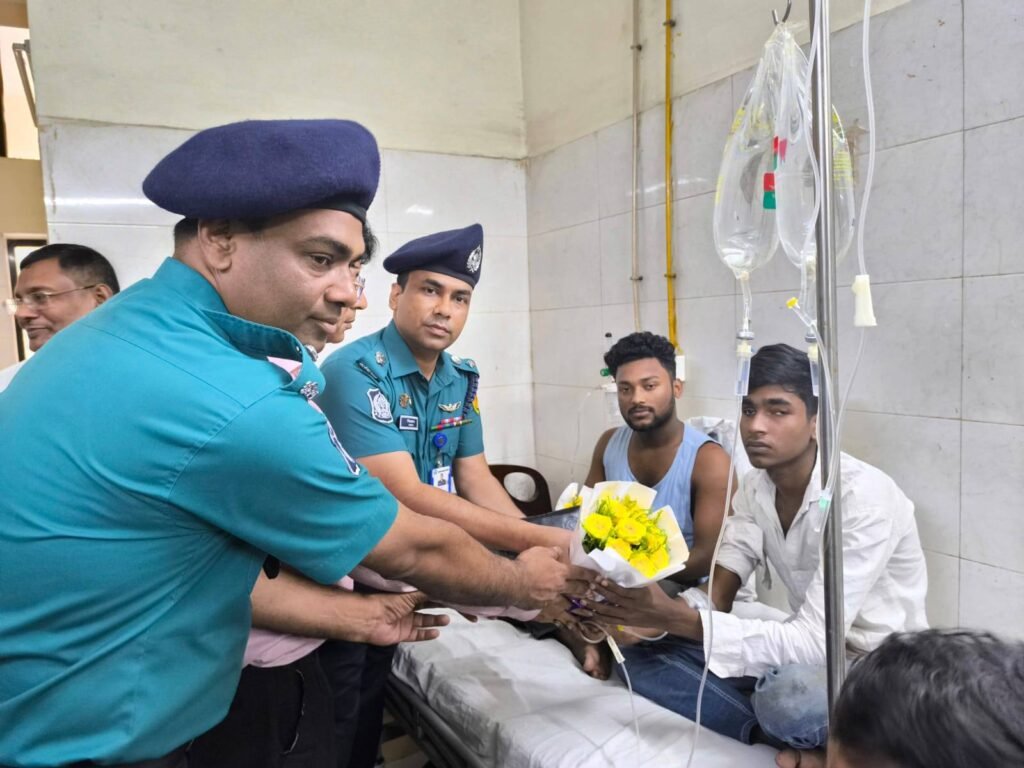 জুলাই আন্দোলনে আহতদের খোঁজখবর নিলো ডিএমপি প্রতিনিধি দল