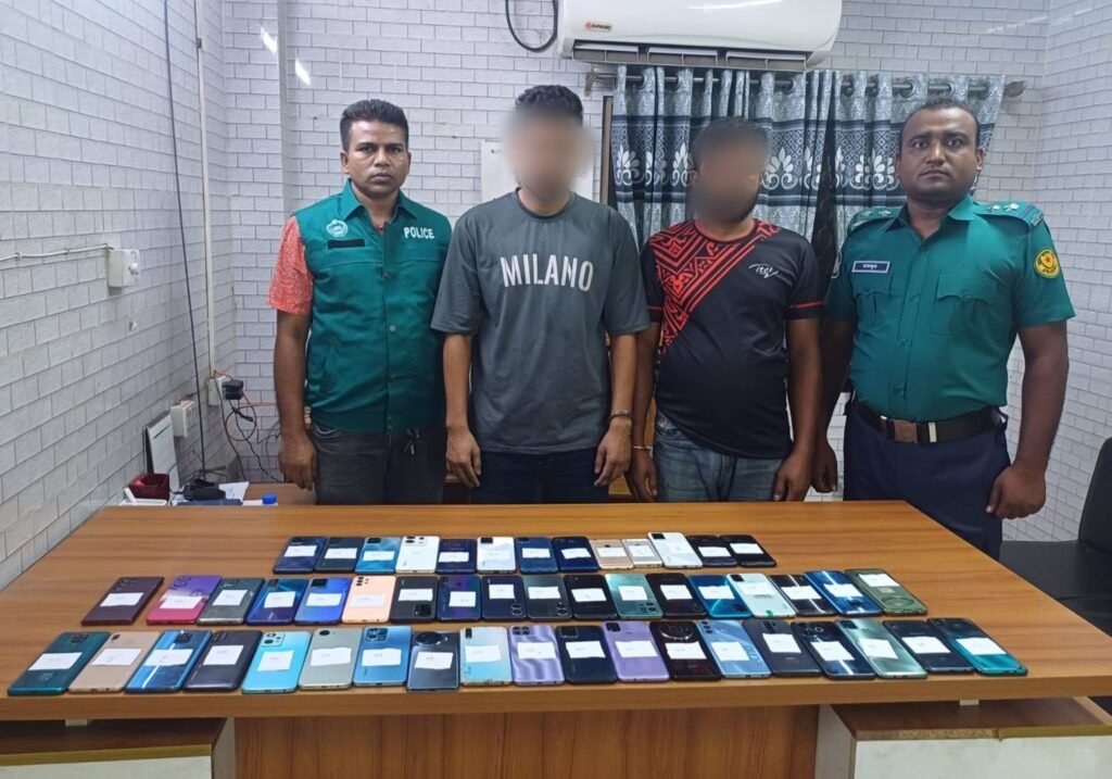 চোরাই মোবাইলসহ দুইজন গ্রেফতার