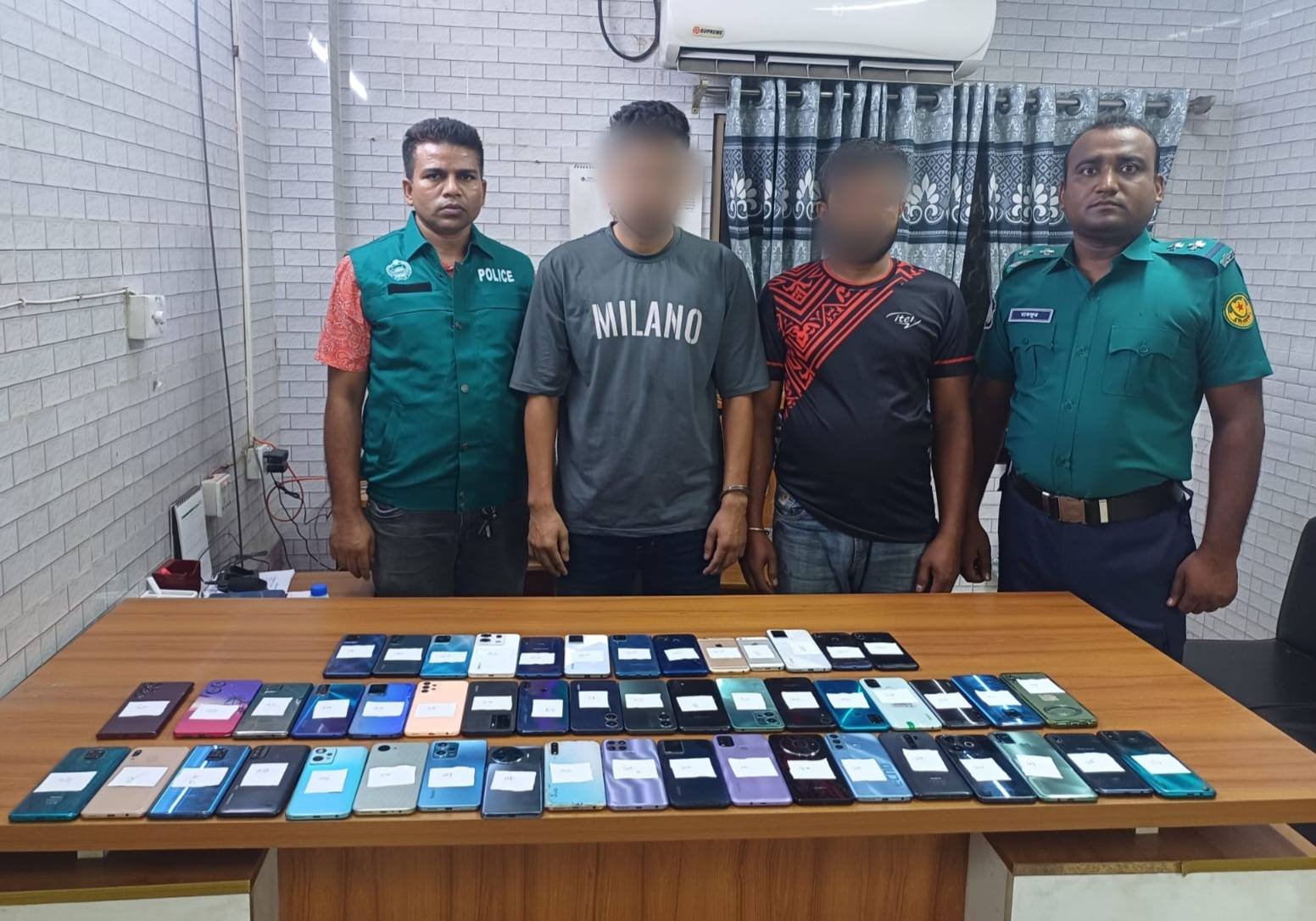চোরাই মোবাইলসহ দুইজন গ্রেফতার: যাত্রাবাড়ী থানা পুলিশের সফল অভিযান