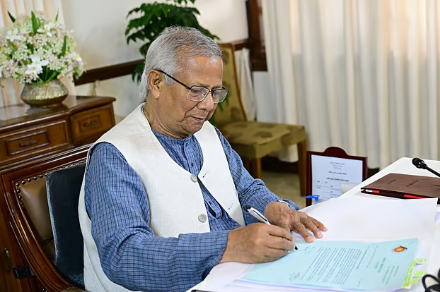 সন্ত্রাসে জড়িত ব্যক্তি বা সংগঠনের কার্যক্রম নিষিদ্ধে নতুন আইনগত ব্যবস্থা নেওয়া হয়েছে।