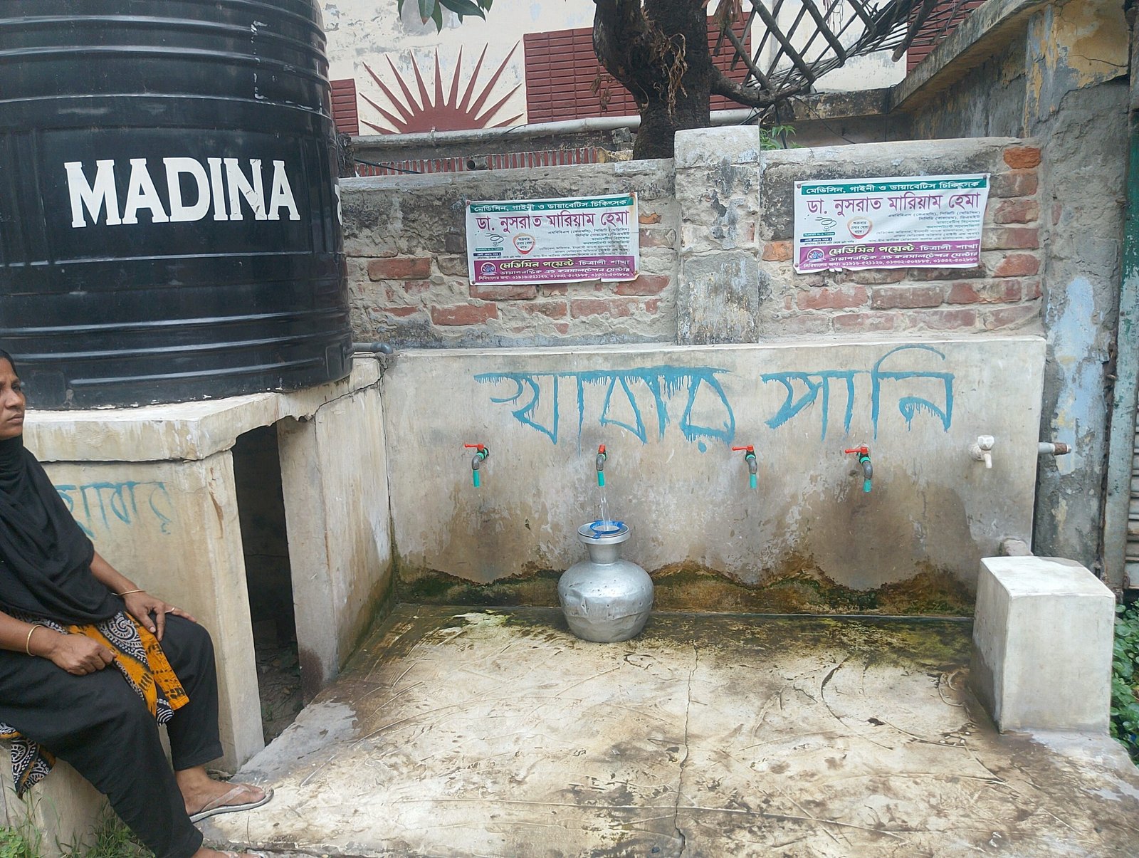 “গরমে জল জোগাড়ই যেন প্রতিদিনের সংগ্রাম।”