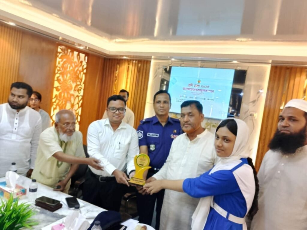 হাইমচর উপজেলায় ৩ দিন ব্যাপি ভূমি মেলা'র উদ্বোধন ।