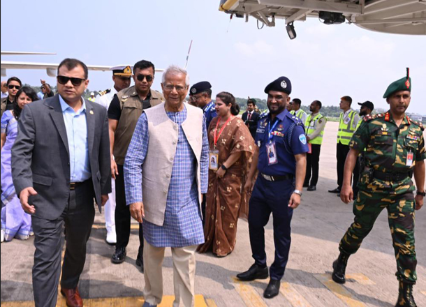 অন্তর্বর্তী সরকারের প্রধান উপদেষ্টা অধ্যাপক ড. মুহাম্মদ ইউনূস আজ (১৪ মে) সকাল ৯টা ১৫ মিনিটে চট্টগ্রামে পৌঁছেছেন