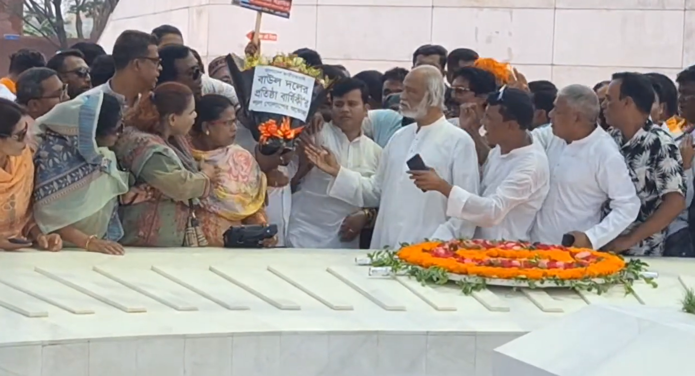জাতীয়তাবাদী বাউল দলের প্রতিষ্ঠাবার্ষিকীতে জিয়ার মাজারে শ্রদ্ধা ও দোয়া