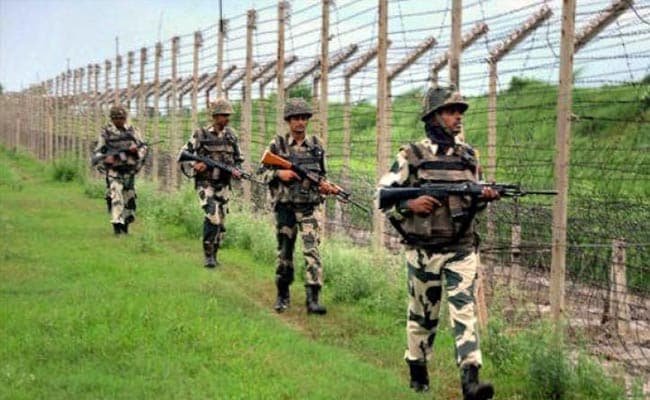 ঠাকুরগাঁওয়ের রাণীশংকৈল উপজেলার ধর্মগড় সীমান্তে ঘাস কাটাকে কেন্দ্র করে এক চাঞ্চল্যকর ঘটনা ঘটেছে। ভারতীয় সীমান্তরক্ষী বাহিনী