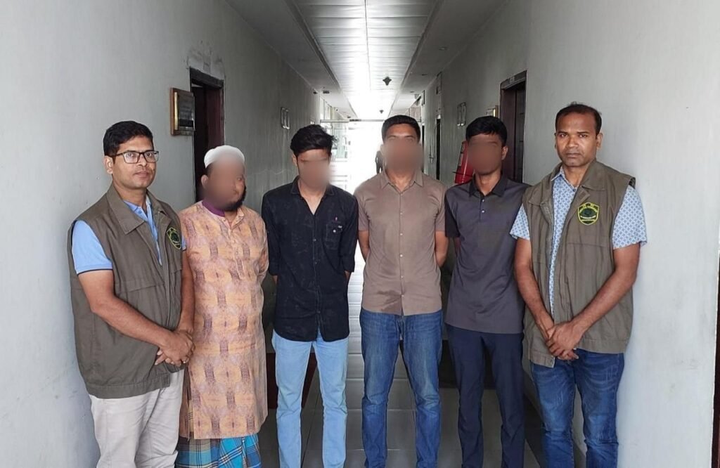 ভুয়া চাকরির নামে অর্থ আত্মসাৎ, সিটিটিসির অভিযানে গ্রেফতার ৪ প্রতারক