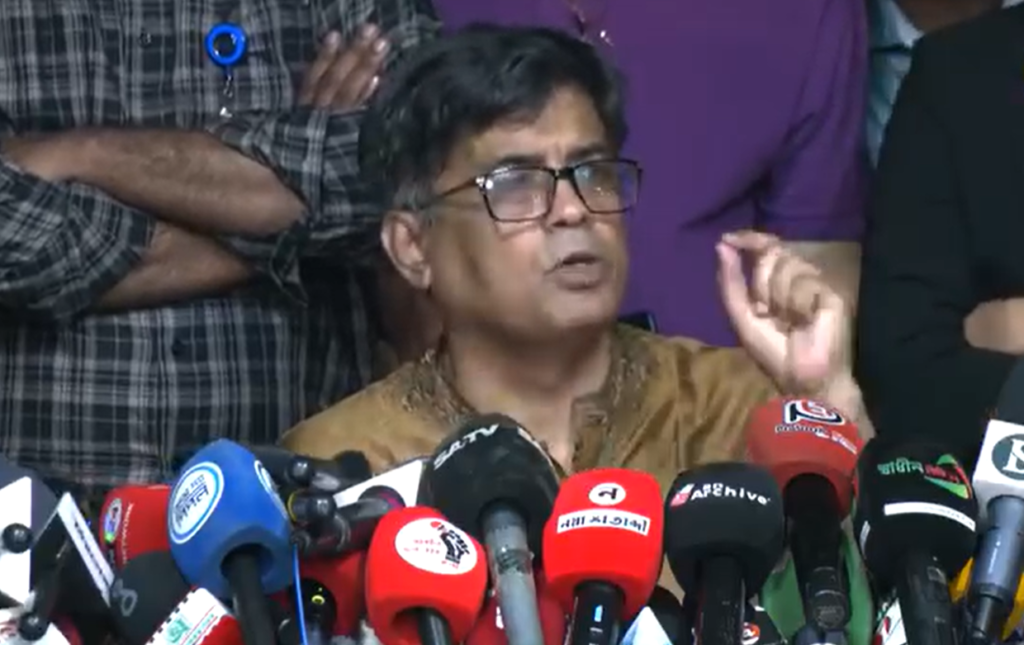 আওয়ামী লীগ নিষিদ্ধ হওয়ার পর দেশে নতুন যুদ্ধ পরিস্থিতি তৈরি হয়েছে’ — প্রধান উপদেষ্টা