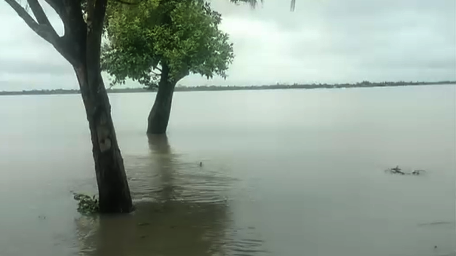 বাগেরহাটে নদ-নদীর পানিতে প্লাবিত বিস্তীর্ণ এলাকা