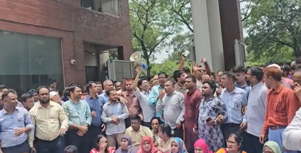 সচিবালয়ে কর্মবিরতি, সরকারি চাকরি আইন খসড়া বাতিলের দাবি