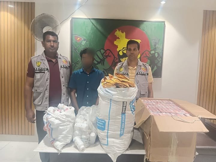 ফেসবুকে ভুয়া ওষুধ বিক্রি: প্রতারক রাজু গ্রেফতার, বিপুল নকল পণ্য জব্দ