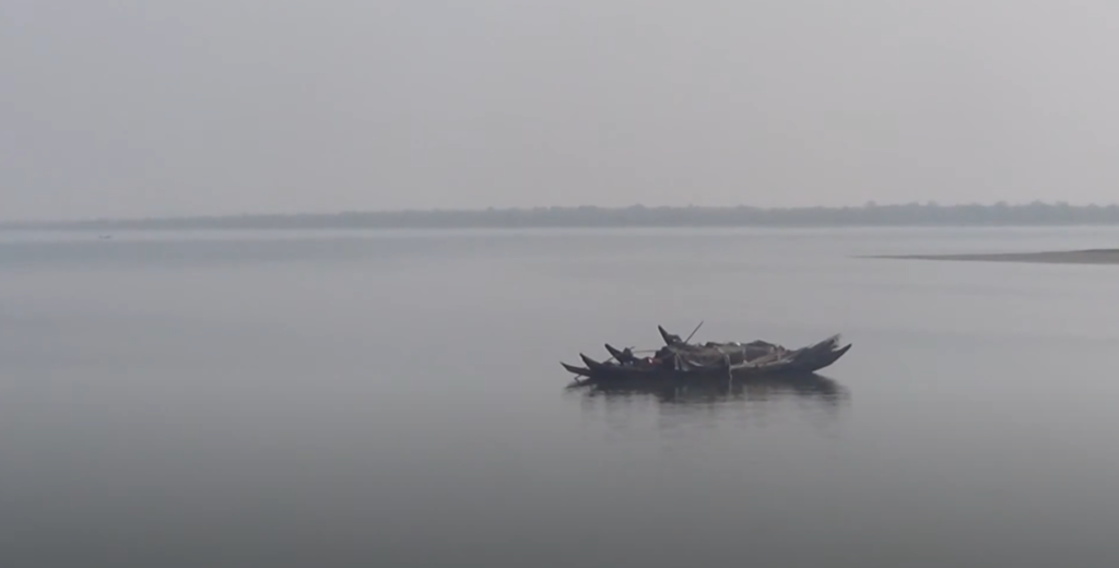 বাংলাদেশ-মিয়ানমার সীমান্তবর্তী নাফ নদে সশস্ত্র গোষ্ঠী আরাকান আর্মির দখলদারিত্ব ও আগ্রাসী কর্মকাণ্ডে জেলেদের জীবনে নেমে এসেছে চরম আতঙ্ক।