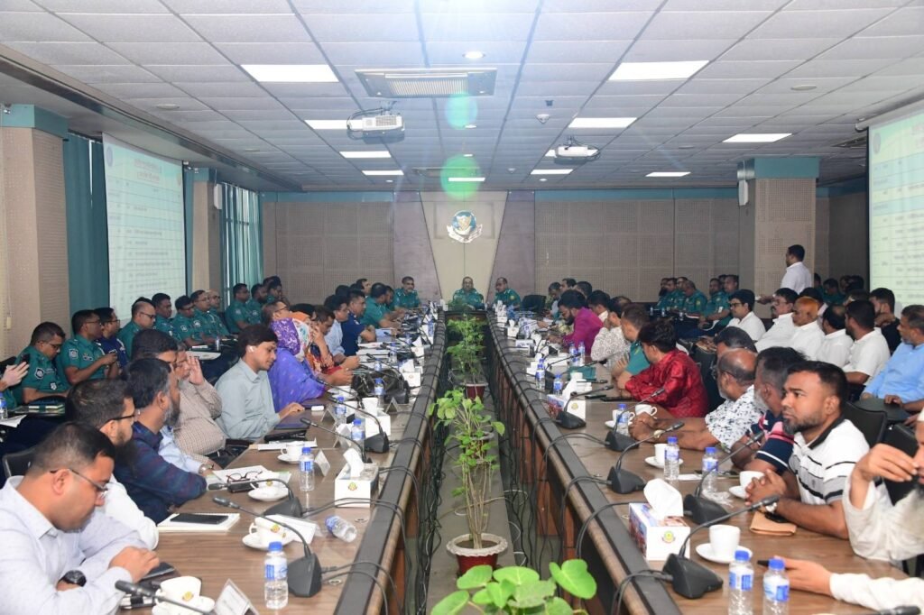 কোরবানির হাটে বাড়তি টাকা আদায় করলে কঠোর ব্যবস্থা: ডিএমপি কমিশনারের হুঁশিয়ারি