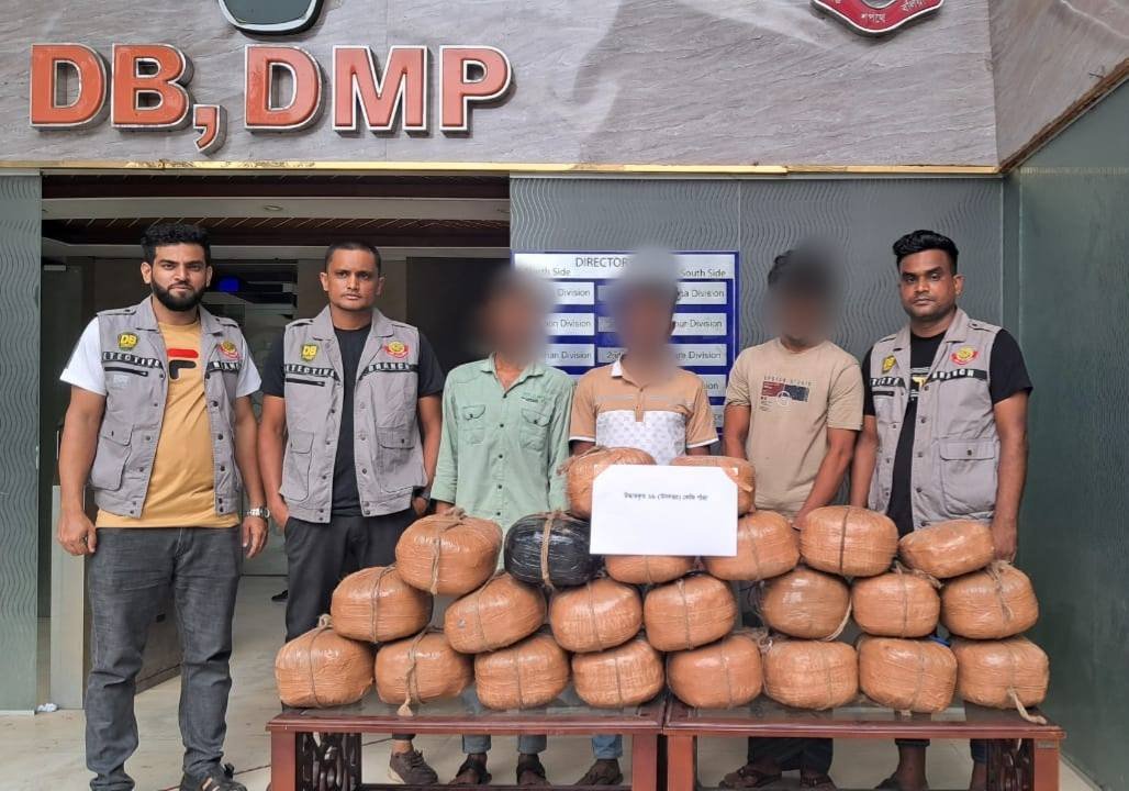 রাজধানীর শাহজাহানপুরে ৬৯ কেজি গাঁজাসহ তিন মাদক কারবারি গ্রেফতার