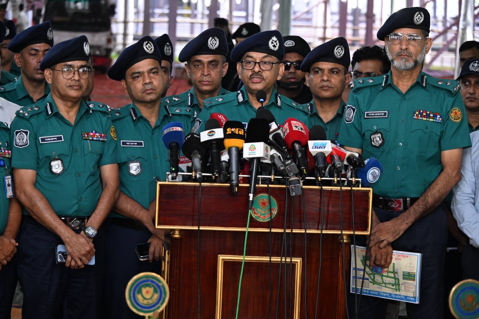জাতীয় ঈদগাহসহ রাজধানীর প্রতিটি ঈদ জামাতে নিশ্ছিদ্র নিরাপত্তা নিশ্চিত: ডিএমপি কমিশনার