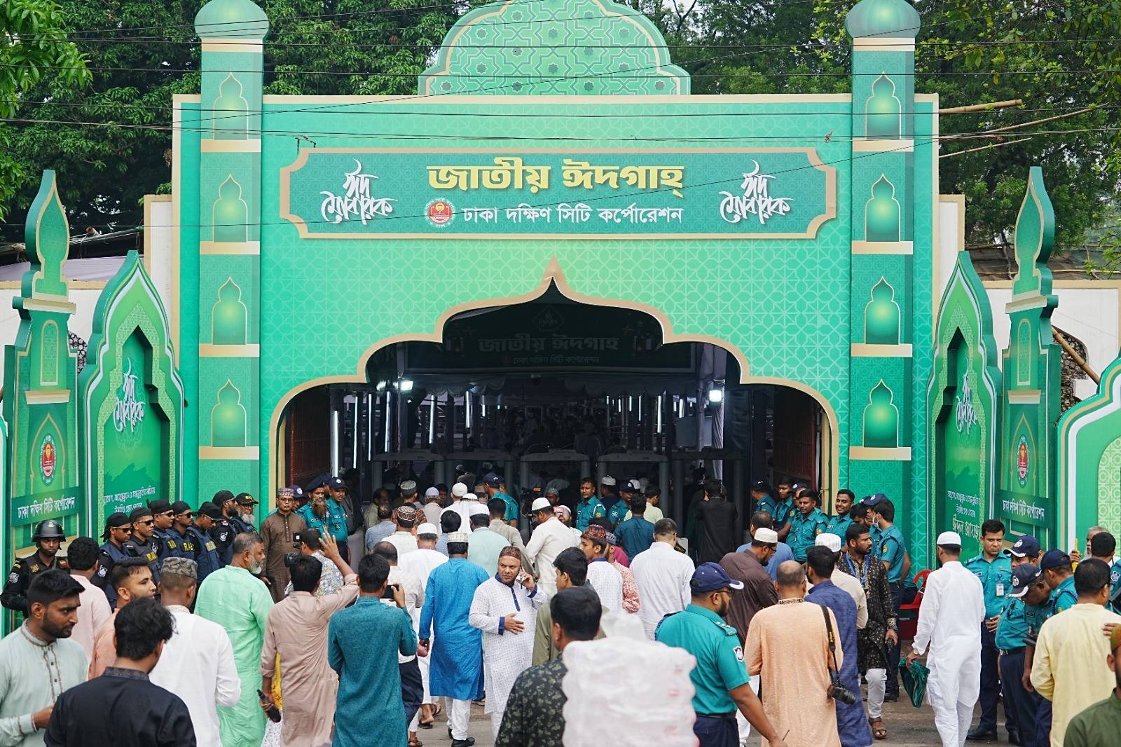 জাতীয় ঈদগাহে ঈদের প্রধান জামাত, নিরাপত্তায় ডিএমপির নিখুঁত প্রস্তুতি