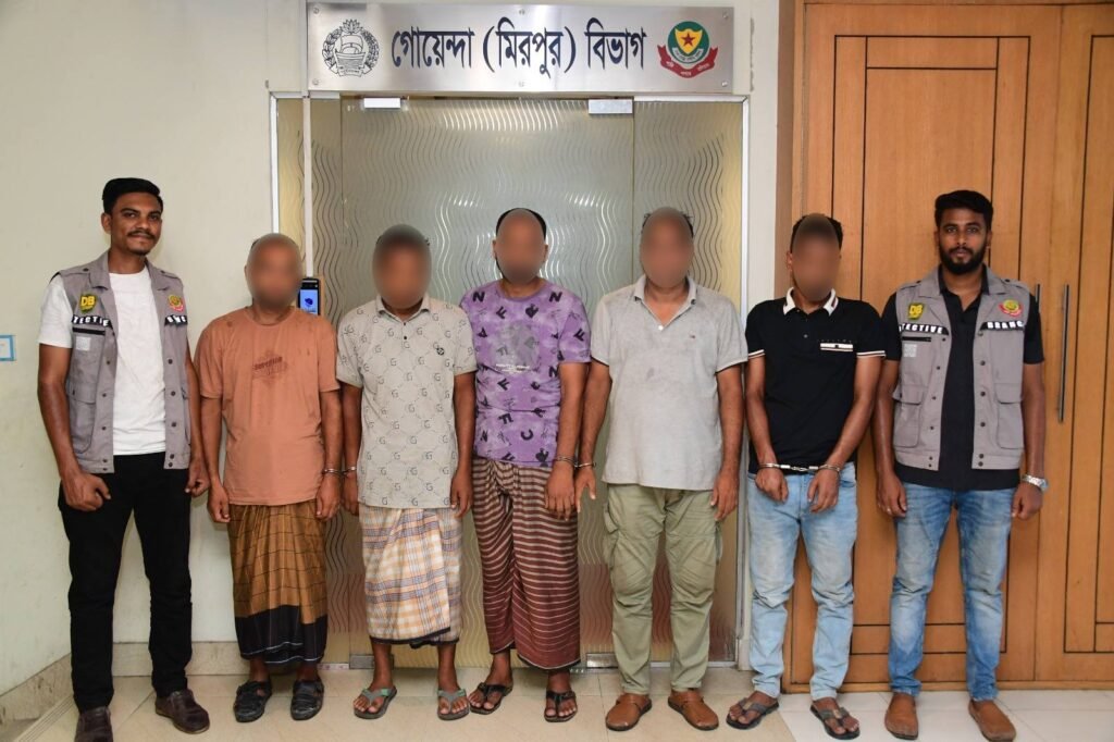 মিরপুরে প্রকাশ্য দিবালোকে মানি এক্সচেঞ্জ ব্যবসায়ীর ২১ লক্ষ টাকা ডাকাতি; ছয়জন গ্রেফতার