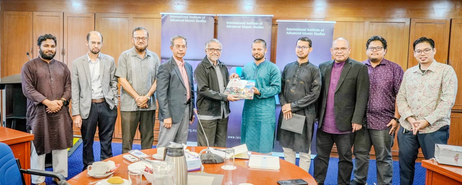 মালয়েশিয়ায় IAIS-এর সিইওর সঙ্গে ছাত্রশিবির সভাপতির সৌজন্য সাক্ষাৎ