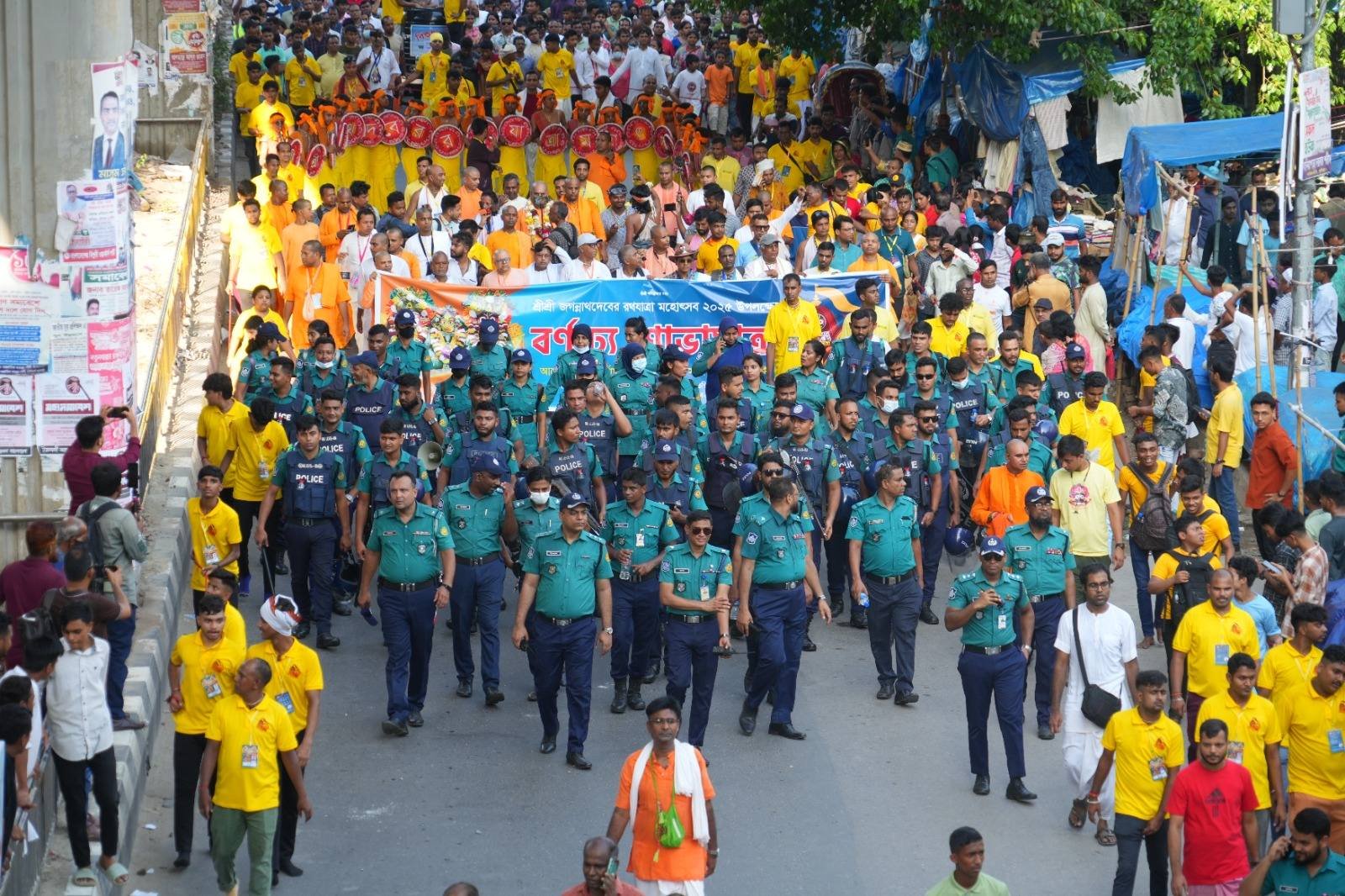 ডিএমপির নিরাপত্তায় ঢাকায় শান্তিপূর্ণভাবে অনুষ্ঠিত হলো রথযাত্রার বর্ণাঢ্য শোভাযাত্রা