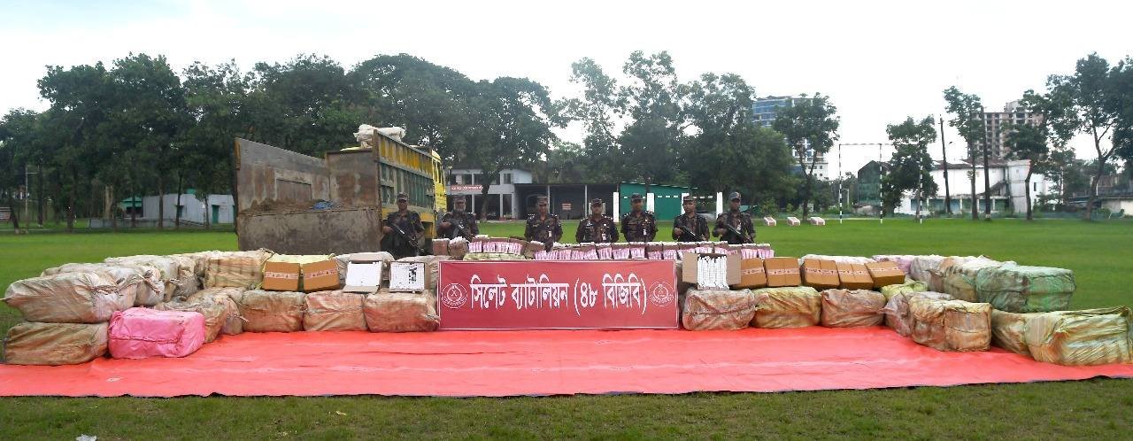 সিলেটে বালুর নিচে লুকানো ৩.৫ কোটি টাকার ভারতীয় কসমেটিকস জব্দ