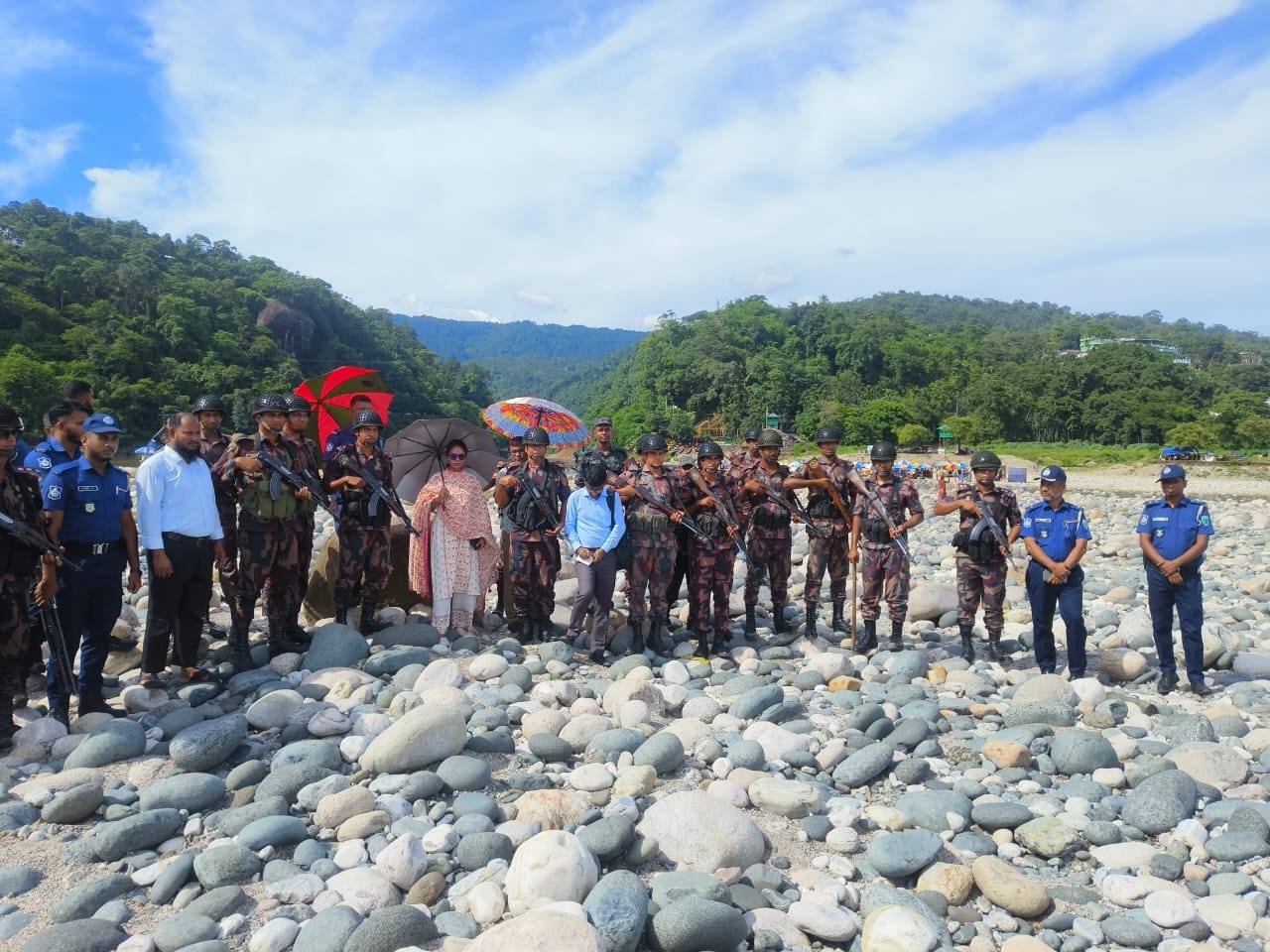 জাফলংয়ে অবৈধ পাথর উত্তোলনে মোবাইল কোর্টের সাঁড়াশি অভিযান