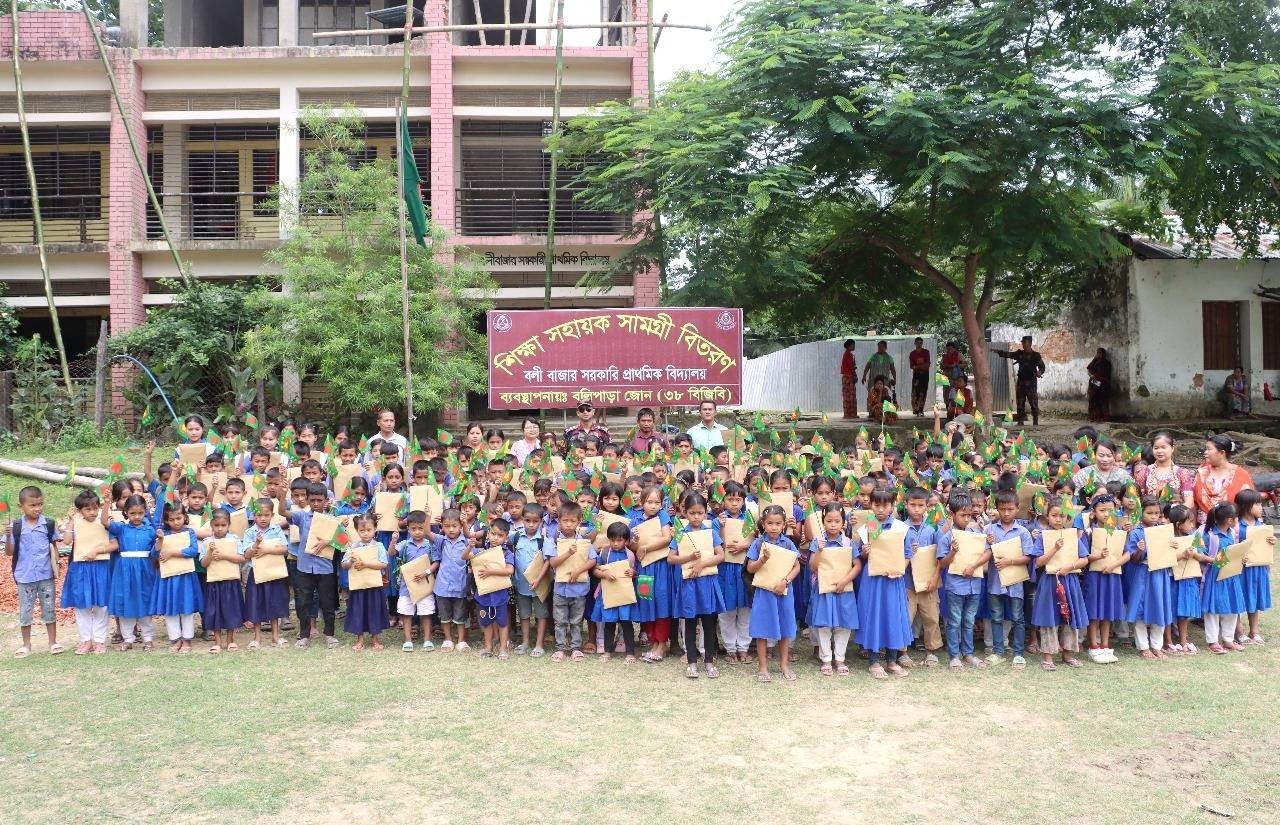 বিজিবির মানবিক উদ্যোগ: বলিপাড়ায় ২৭০ শিক্ষার্থীর মাঝে শিক্ষা উপকরণ বিতরণ