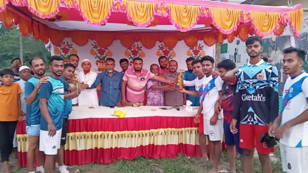 চান্দ্রা ইউনিয়নে যুবসমাজের মাঝে ঈদুল আযহা উপলক্ষে প্রীতি ফুটবল খেলা সম্পন্ন।