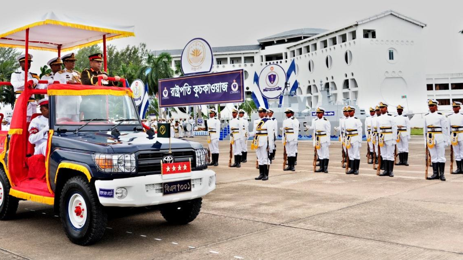 নেভাল একাডেমিতে কুচকাওয়াজে সেনাপ্রধানের প্রশংসা