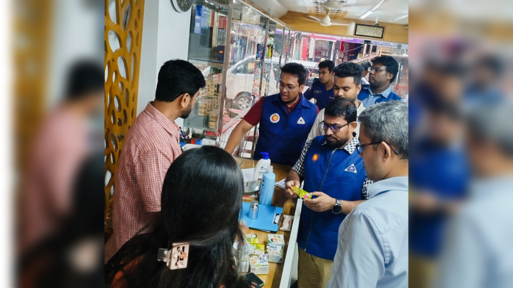 নোয়াখালীতে মোবাইল কোর্ট: ভেজাল প্রসাধনী বিক্রিতে দুই প্রতিষ্ঠানে জরিমানা
