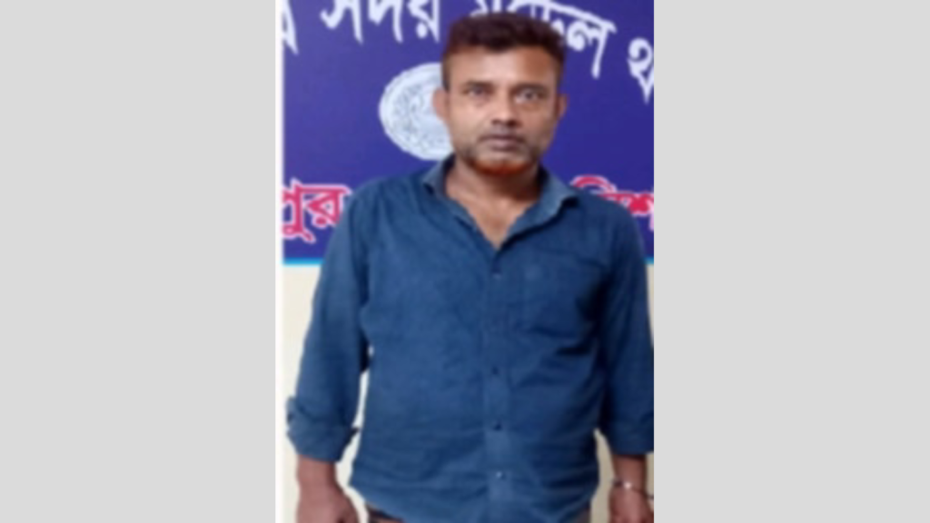 চাঁদপুরের মাদকসম্রাট স্বেচ্ছাসেবক লীগ নেতা মোবারক পাটওয়ারী গ্রেপ্তার