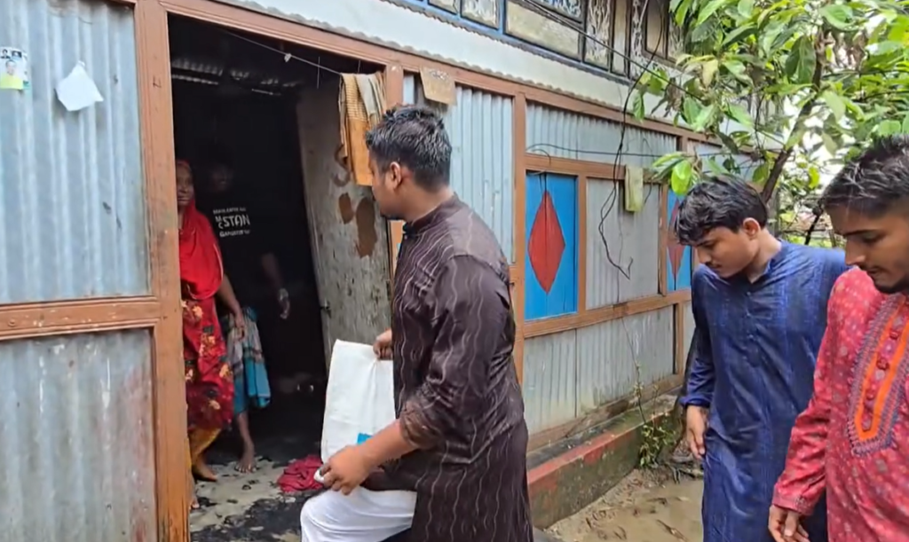 জুলাই শহীদদের শ্রদ্ধা জানিয়ে নির্বাচনের আগে সনদের আহ্বান হাসনাত আব্দুল্লাহর