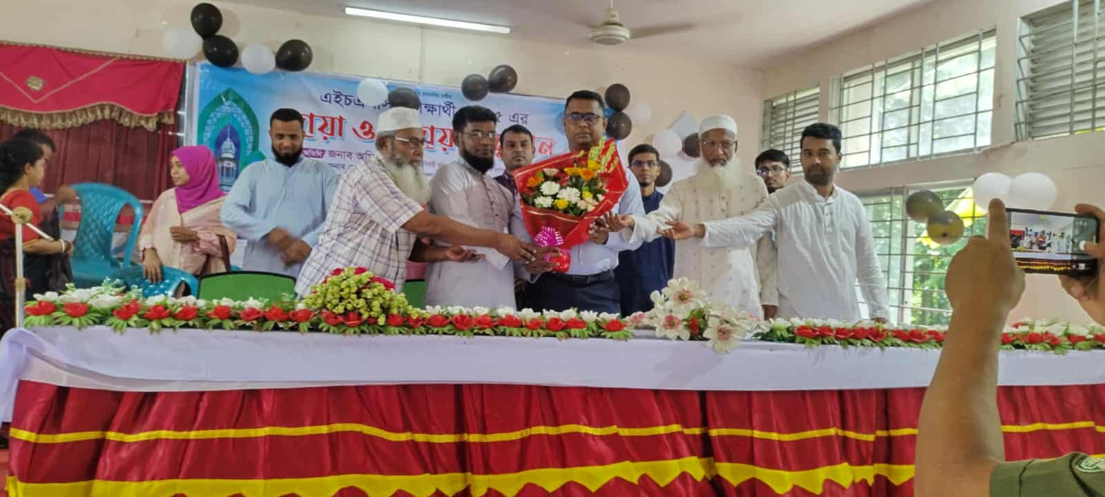 ঐতিহ্যবাহী দূর্গাপুর হাই স্কুল অ্যান্ড কলেজে এইচএসসি পরীক্ষার্থীদের বিদায় অনুষ্ঠিত