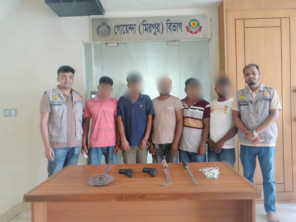 মিরপুরে ডাকাতির প্রস্তুতিকালে অস্ত্র ও গাড়িসহ পাঁচজন গ্রেফতার
