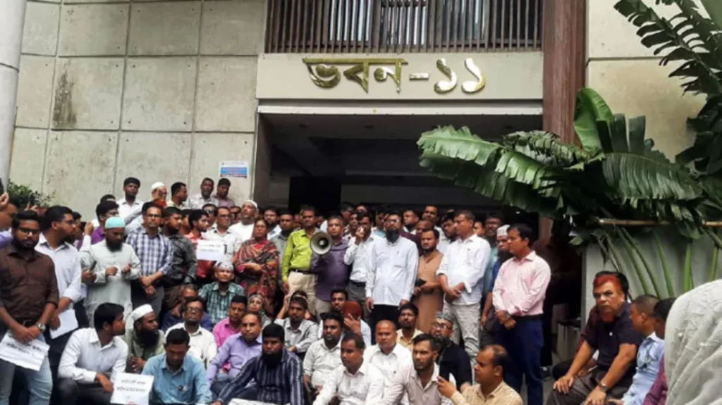 চাকরি অধ্যাদেশ বাতিলে সচিবালয়ে দুই ঘণ্টার কর্মবিরতির ঘোষণা