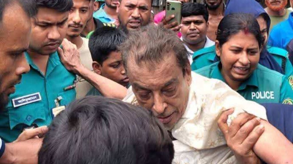 খুলনায় গণধোলাইয়ের পর আটক আওয়ামী লীগ নেতা বেগ লিয়াকত