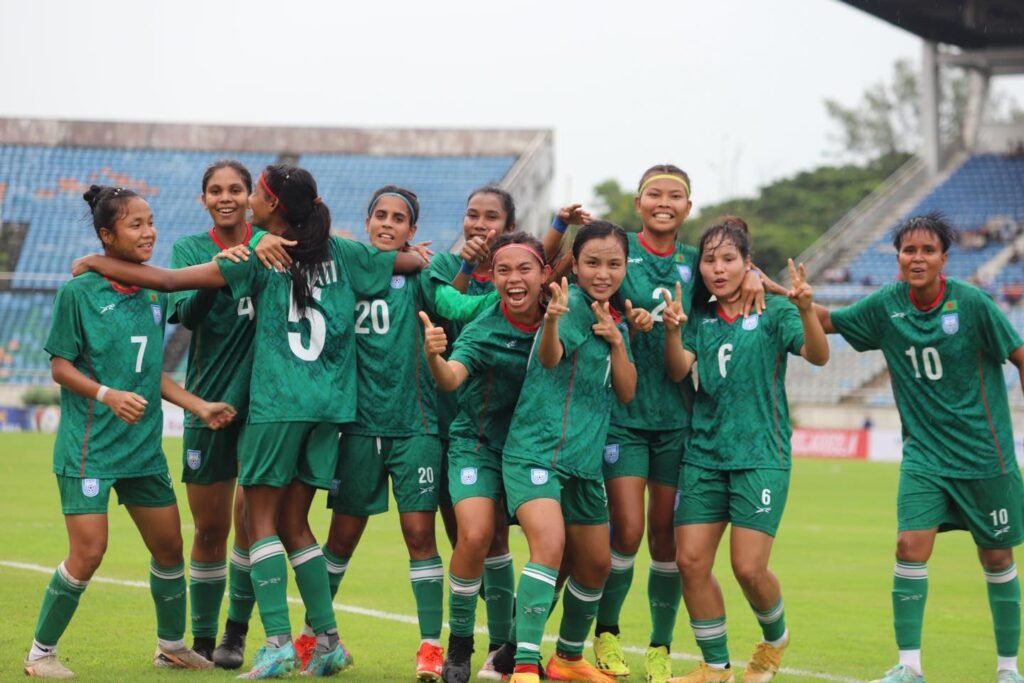 নারী ফুটবলের ইতিহাস গড়ল বাংলাদেশ, প্রধান উপদেষ্টার অভিনন্দন