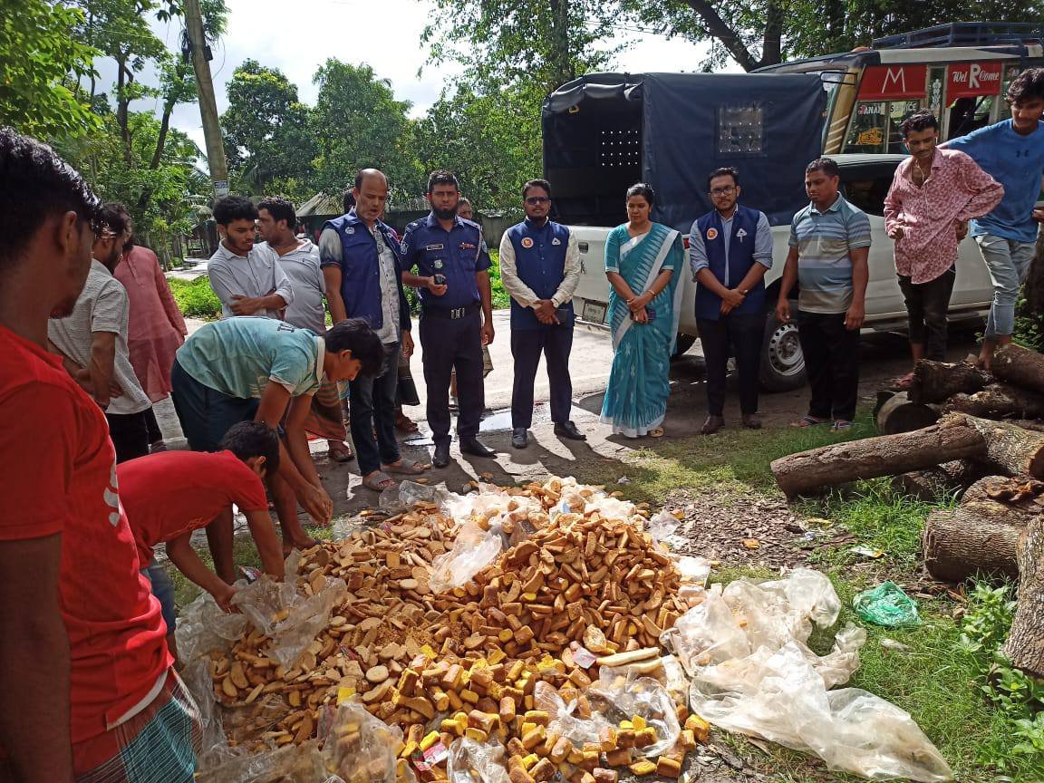 হাজীগঞ্জে বিএসটিআই’র মোবাইল কোর্টে দুই প্রতিষ্ঠানে জরিমানা