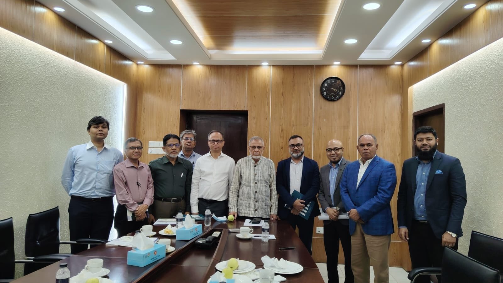 পোশাক শিল্পের চ্যালেঞ্জ নিয়ে প্রধান উপদেষ্টার সহকারীর সঙ্গে বিজিএমইএ প্রতিনিধিদের আলোচনা