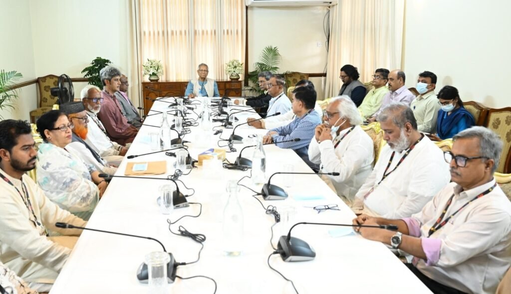 ফ্যাসিবাদবিরোধী ঐক্য গড়তে রাজনৈতিক দলগুলোর সঙ্গে প্রধান উপদেষ্টার বৈঠক