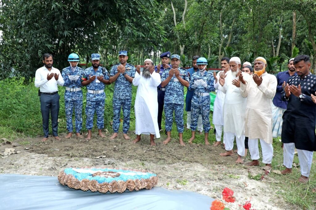 মানবিকতার প্রতীক শিক্ষিকা মাসুকা বেগমের সমাধিতে বিমান বাহিনীর পক্ষ থেকে পুষ্পস্তবক অর্পণ