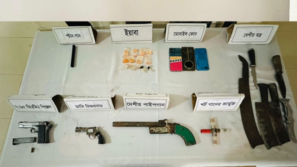 ভোররাতে যৌথ অভিযান: খুলনায় বিপুল অস্ত্র ও মাদকসহ চারজন গ্রেফতার