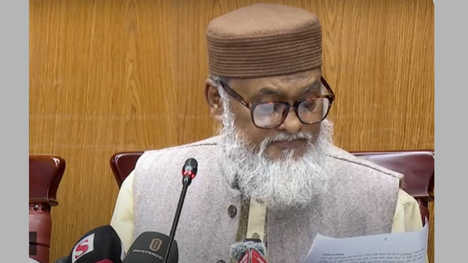 হজ শেষে ৪,৯৭৮ হাজিকে অর্থ ফেরত দিচ্ছে সরকার