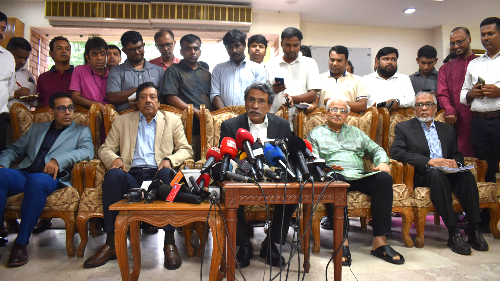 তত্ত্বাবধায়ক সরকার প্রতিষ্ঠায় রাজনৈতিক দলগুলোর ঐকমত্য: আলী রীয়াজ