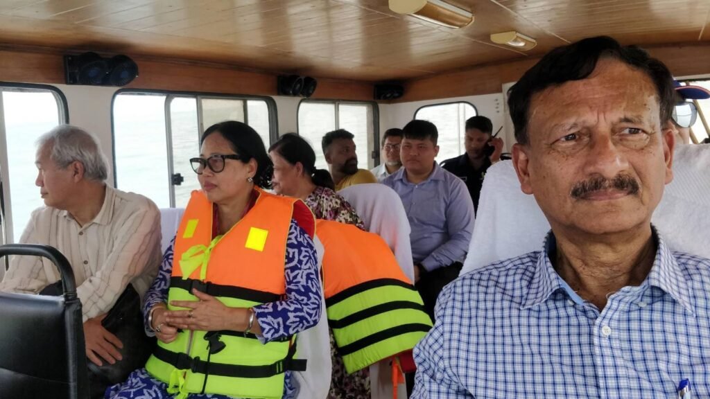 রাঙ্গামাটিতে কাপ্তাই লেক ঘুরে দেখলেন দুই মন্ত্রণালয়ের উপদেষ্টা