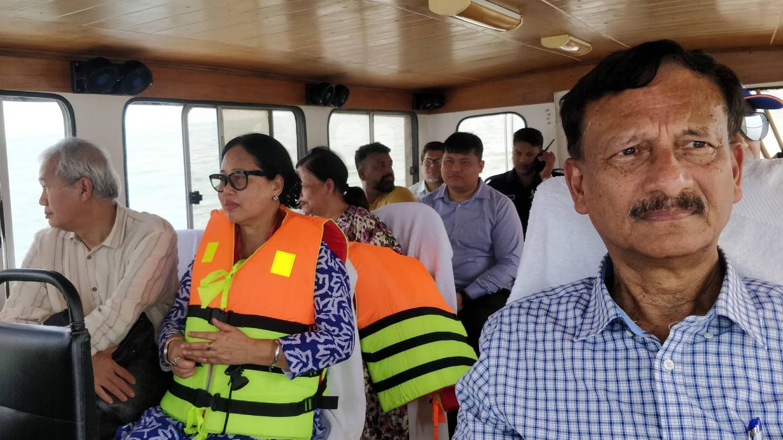 রাঙ্গামাটিতে কাপ্তাই লেক ঘুরে দেখলেন দুই মন্ত্রণালয়ের উপদেষ্টা