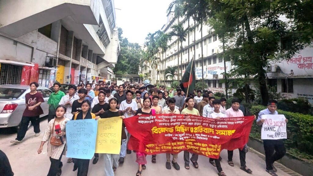 ত্রিপুরা কিশোরী ধর্ষণ ও ভান লাল রোয়াল বমের মৃত্যুর প্রতিবাদে ঢাবিতে উত্তাল বিক্ষোভ